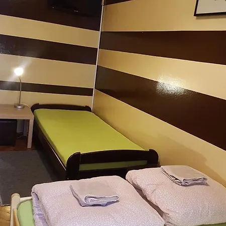 Hostel Smocza Jama *