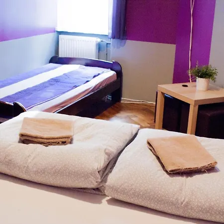 Hostel Smocza Jama *