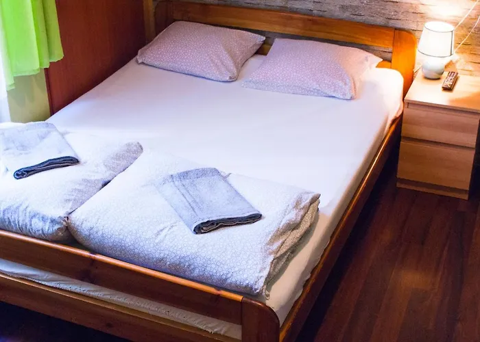 Smocza Jama بيت شباب *