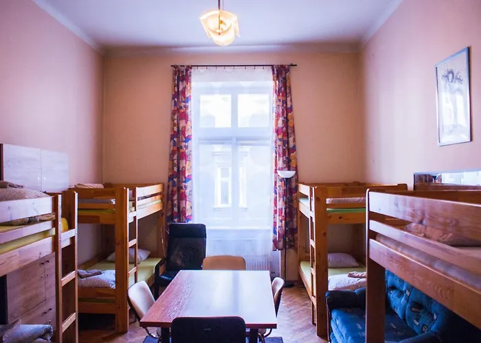 بيت شباب Smocza Jama